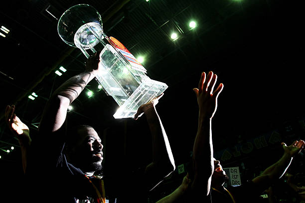 更在场下展 更在场下展