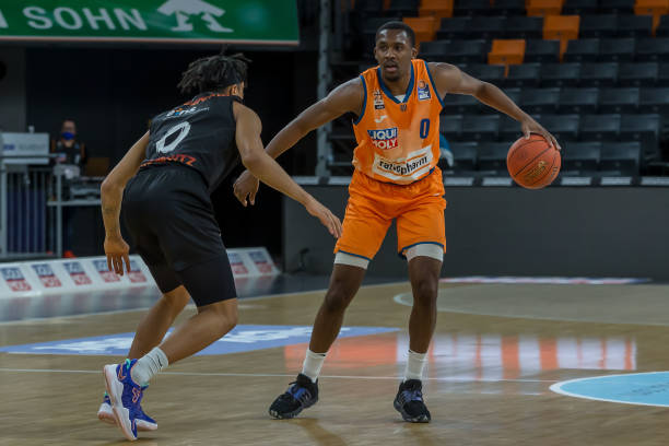 高大门将更 高大门将更