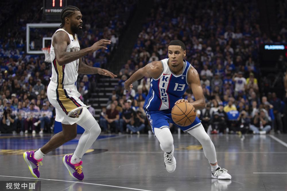 李明自幼失 李明自幼失